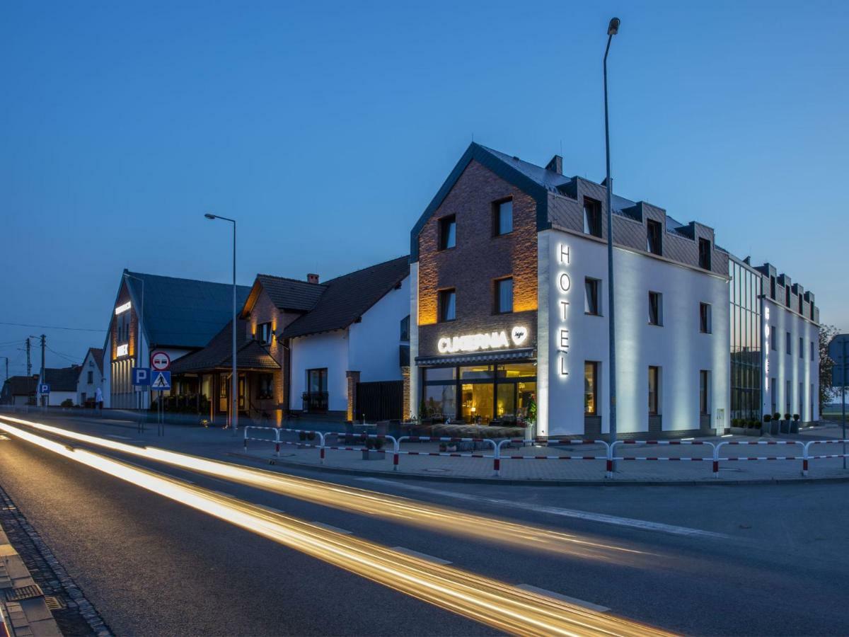 Hotel Antek Zlinice Exterior photo