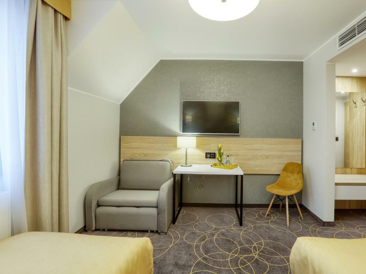 Hotel Antek Zlinice Exterior photo