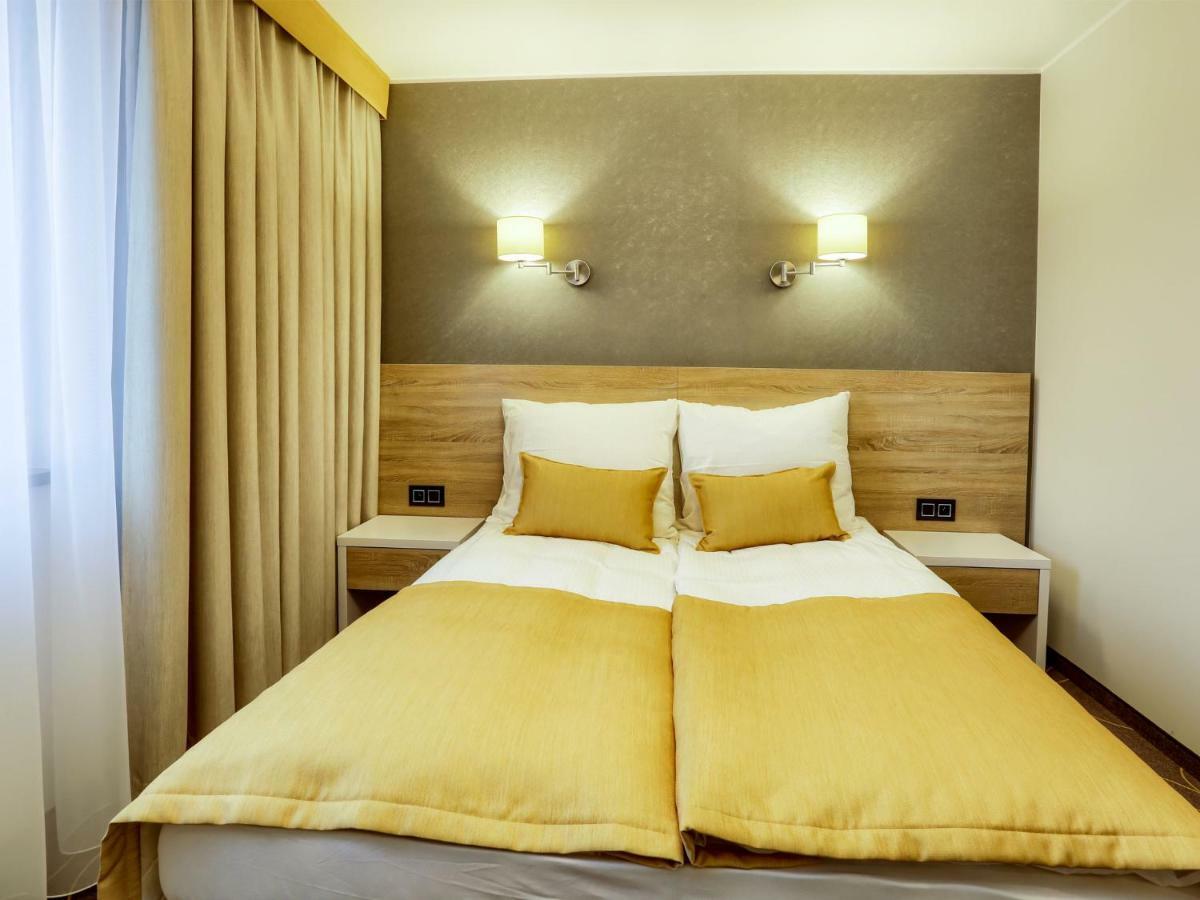 Hotel Antek Zlinice Exterior photo